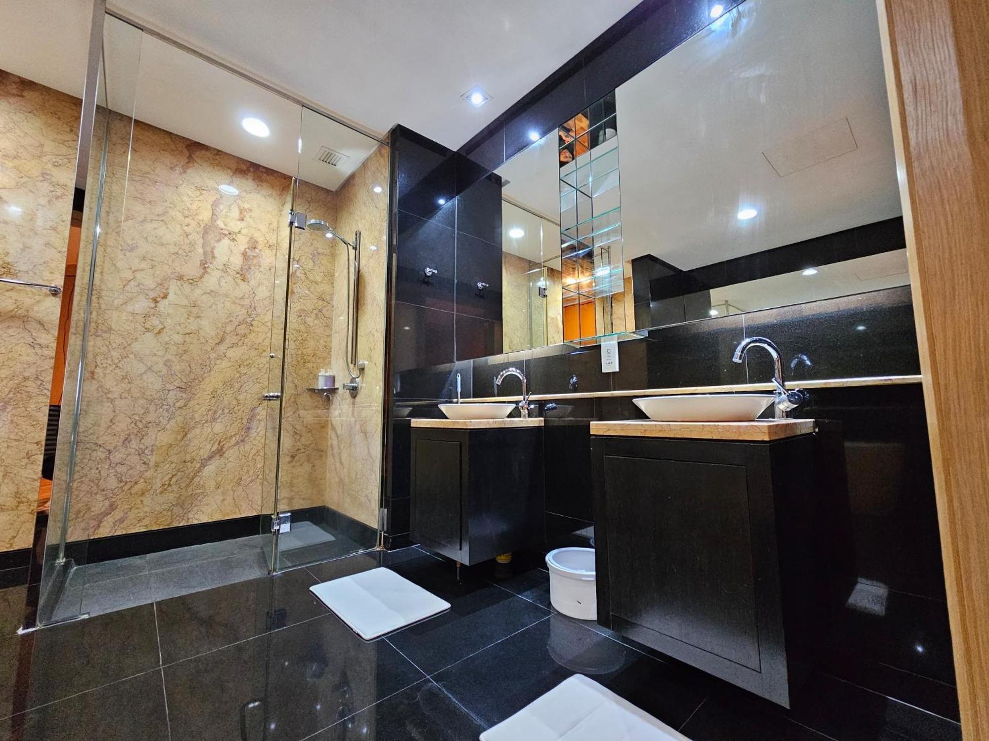 Pangsapuri St Mary Klcc 3br6pax Twin Towers View Kuala Lumpur