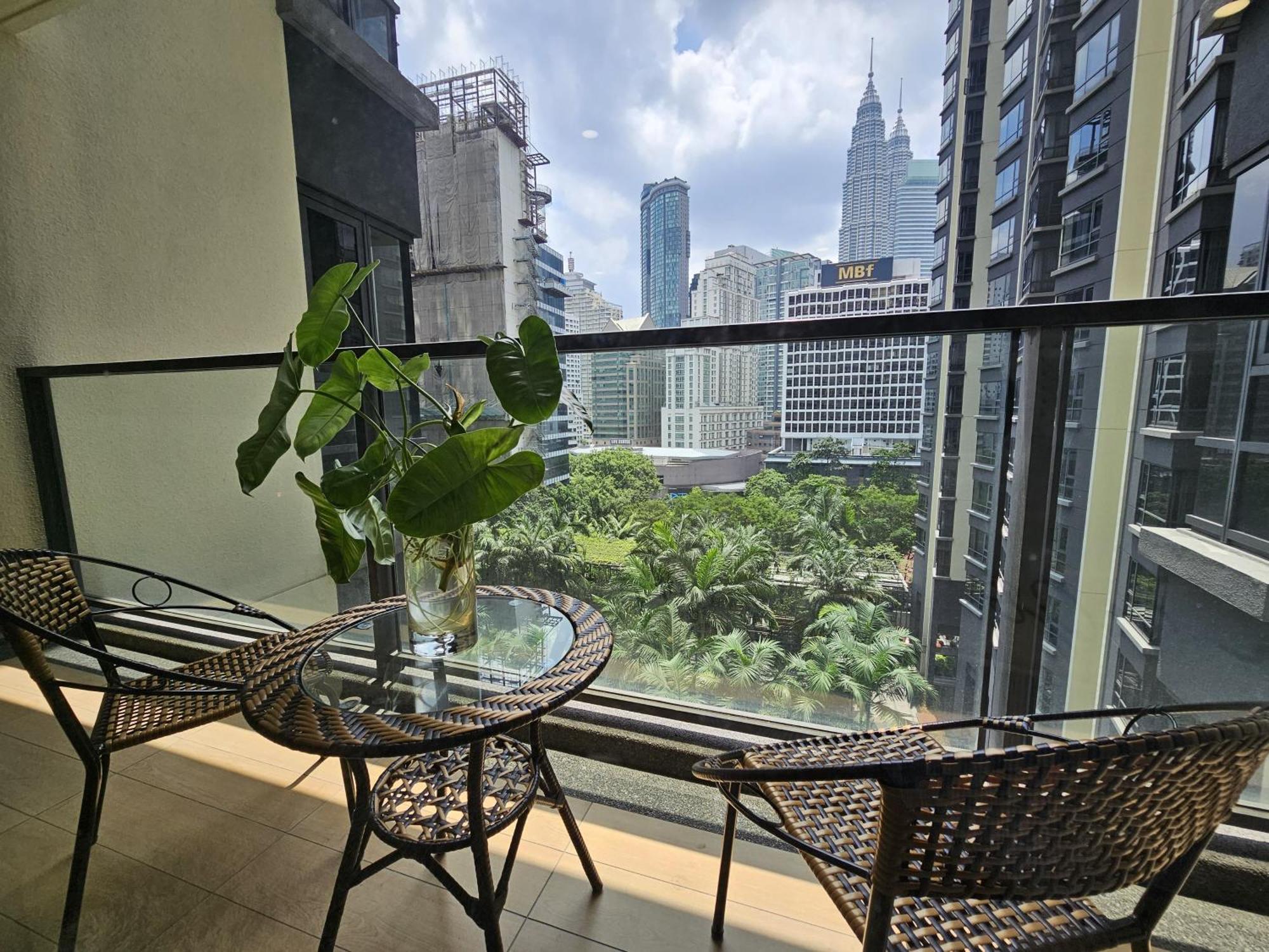 Pangsapuri St Mary Klcc 3br6pax Twin Towers View